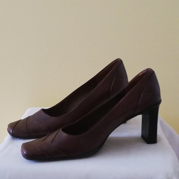 Brown Spring Brand Shoes - Picture 1 of 3
